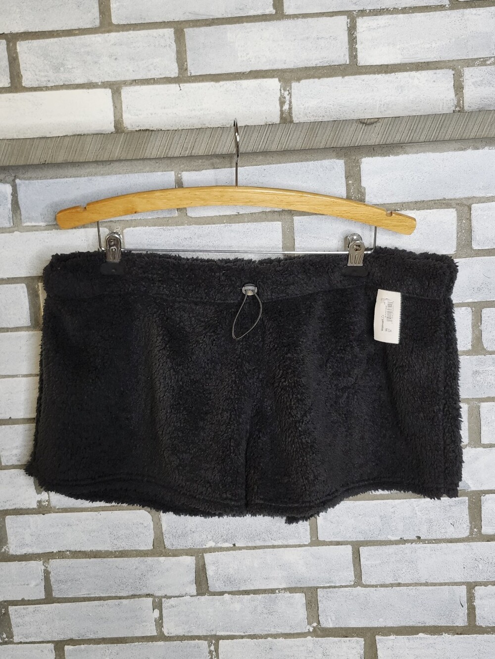 • NWT No Boundaries Women's Pull On Elastic Waist Plush Shorts Size XXL Black